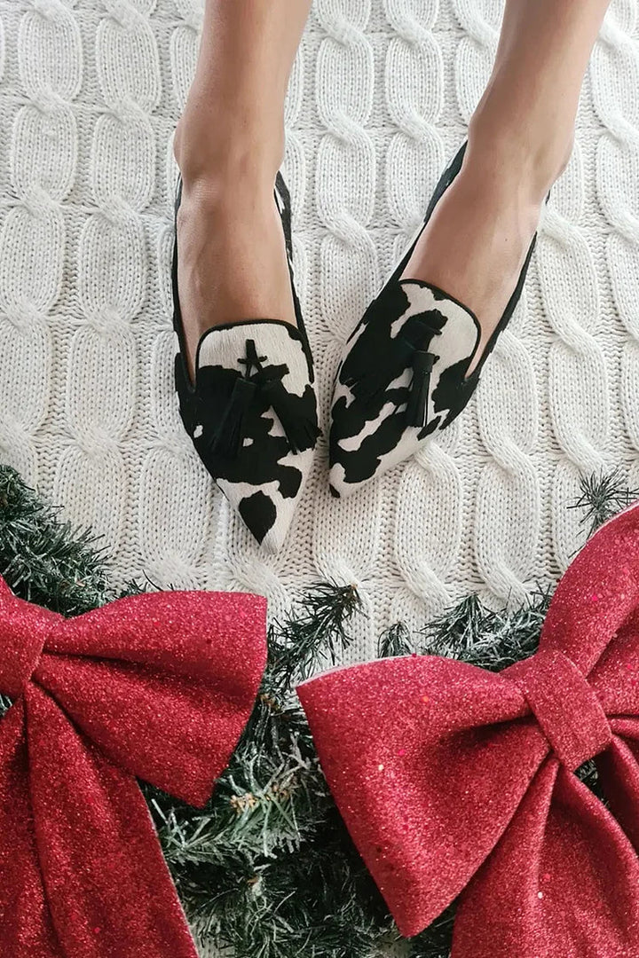 VALERIA | Elegant moccasins with pointed toes and decorative fringe details