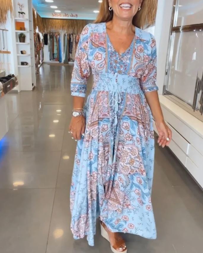 Party dress with V-neck and 3/4 sleeves