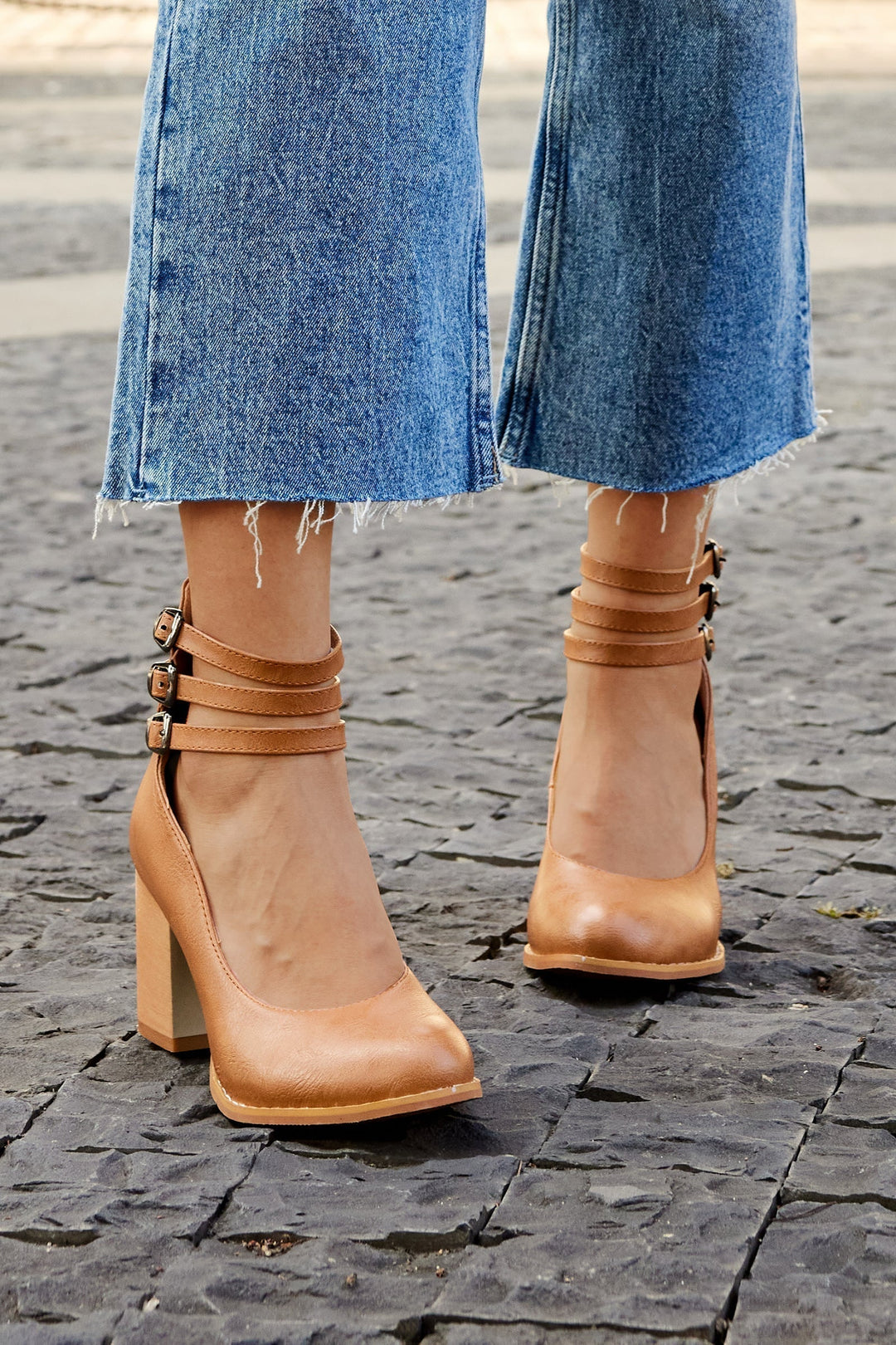 Caa™ | Sleek Elegant Sandals with Ankle Strap and Chunky Heel for a Sophisticated Look