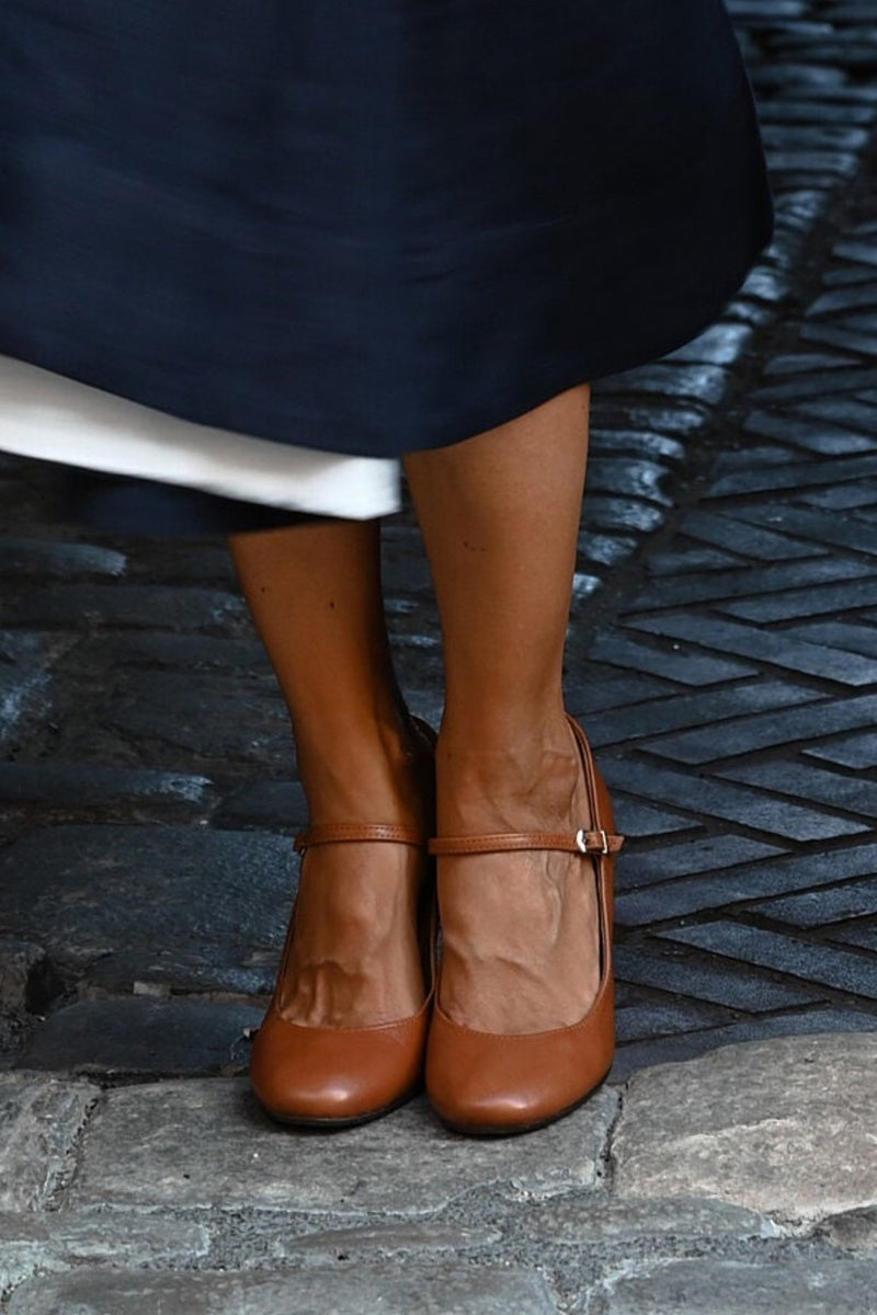 Caella™ | Elegant sandals with straps and a compact heel, perfect for all occasions