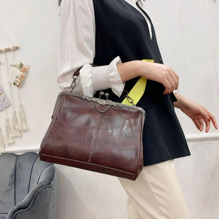 Mila | Vintage handbag with flap closure
